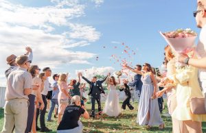 Personalizowane artykuły ślubne: jak detale i drobne dekoracje budują unikalny charakter uroczystości