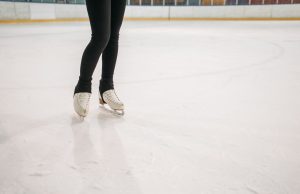 Sukienki łyżwiarskie na zawody – trendy i inspiracje dla zawodniczek