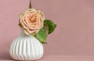 Ceramika i tekstylia od lokalnych twórców: dlaczego wyroby handmade to idealny pomysł na wyjątkowy prezent?